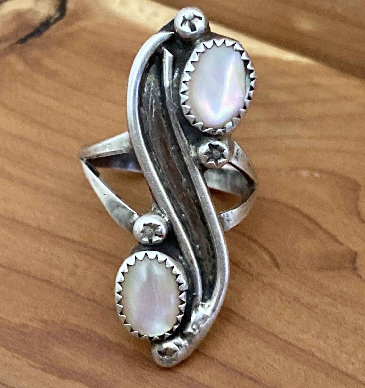 Vintage Signed LT Native American Navajo Ornate MOP Sterling Silver Ring Size 5