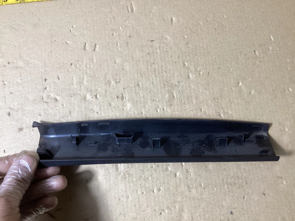 BMW 750i 2009-2015 trasero izquierdo lado del conductor ventana cubierta panel de moldura OEM. Foto 3 de 4