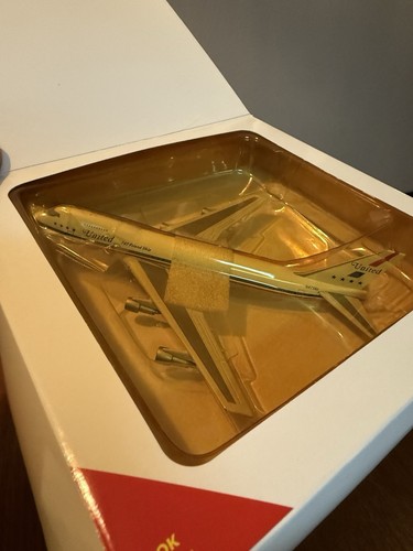 Gemini Jets Limited Edition United Airlines Boeing 747 GJUAL045. NIB - Picture 3 of 4