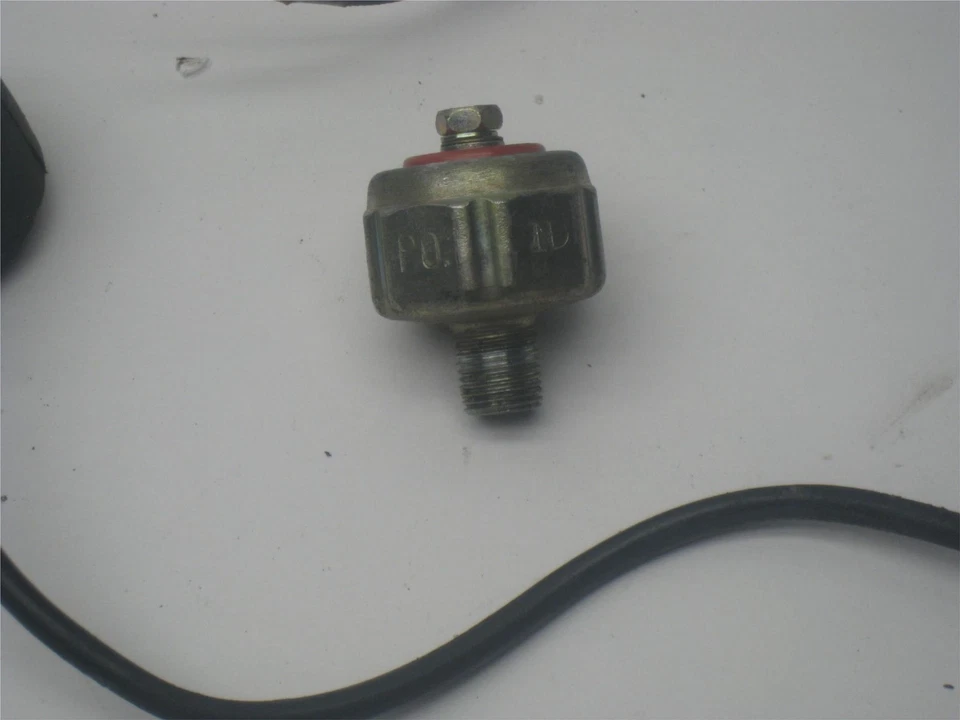 1979 YAMAHA XS1100S XS 1100 S ENGINE OIL PRESSURE RELIEF SWITCH WITH LEAD WIRE - Image 2 of 4