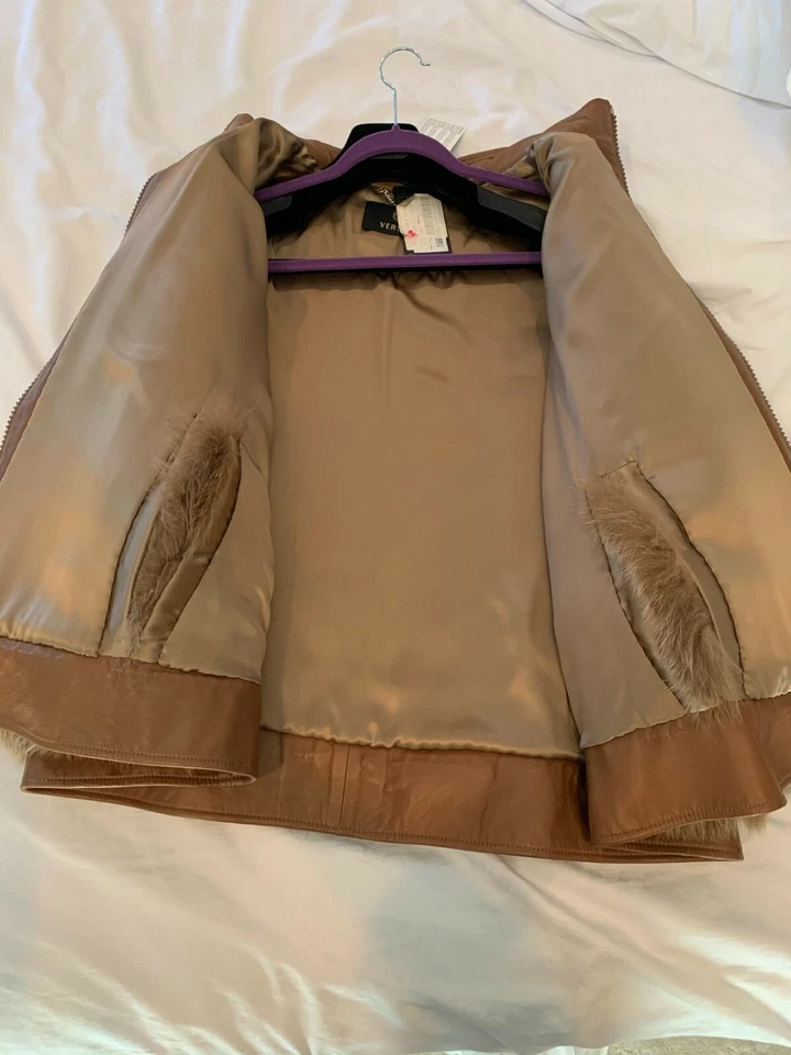 Woman's Gianni Versace Fox Fur Cape with pockets  - Image 2 of 4