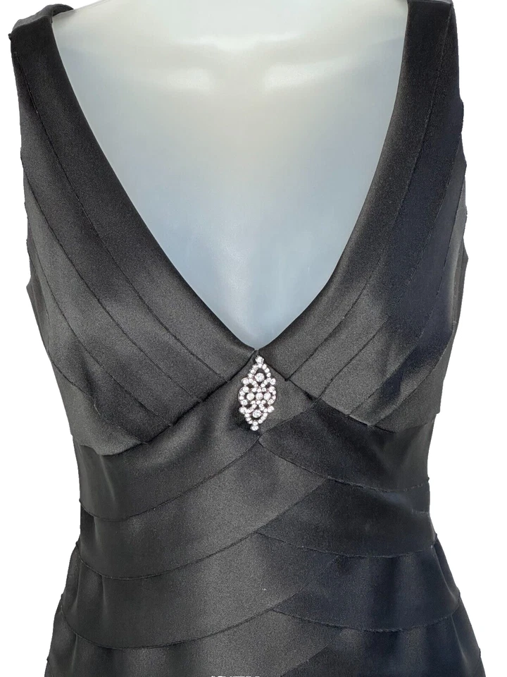 Jones Studio Black Layered Tiered V Neck Dress Rhinestone Broach Women's Size 6 - Image 3 of 4