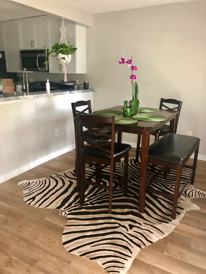 Ковер из воловьей кожи зебра средний размер: 7 x 7 футов подлинный зебровый принт коричневые внутренние полосы - Изображение 4 из 4