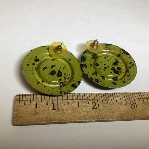 AWESOME RETRO PAIR OF SPECKLED MILITARY GREEN & BLACK ROUND PIERCED EARRINGS - Afbeelding 4 van 6