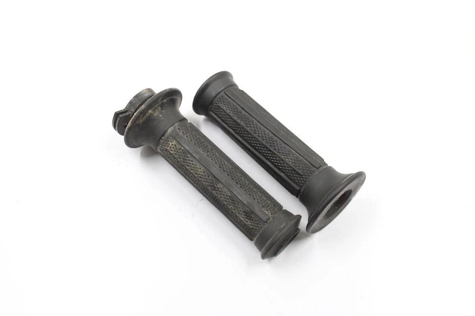 Suzuki GS700E 1985 OEM JUEGO DE EMPUÑADURAS DE ACELERADOR DERECHO Foto 2 de 4