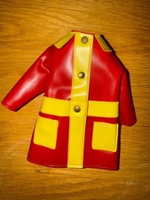 VINTAGE 1960s SINDY DOLL RED YELLOW RAINCOAT MAC Rare Rainy Day (Ref 12S26)