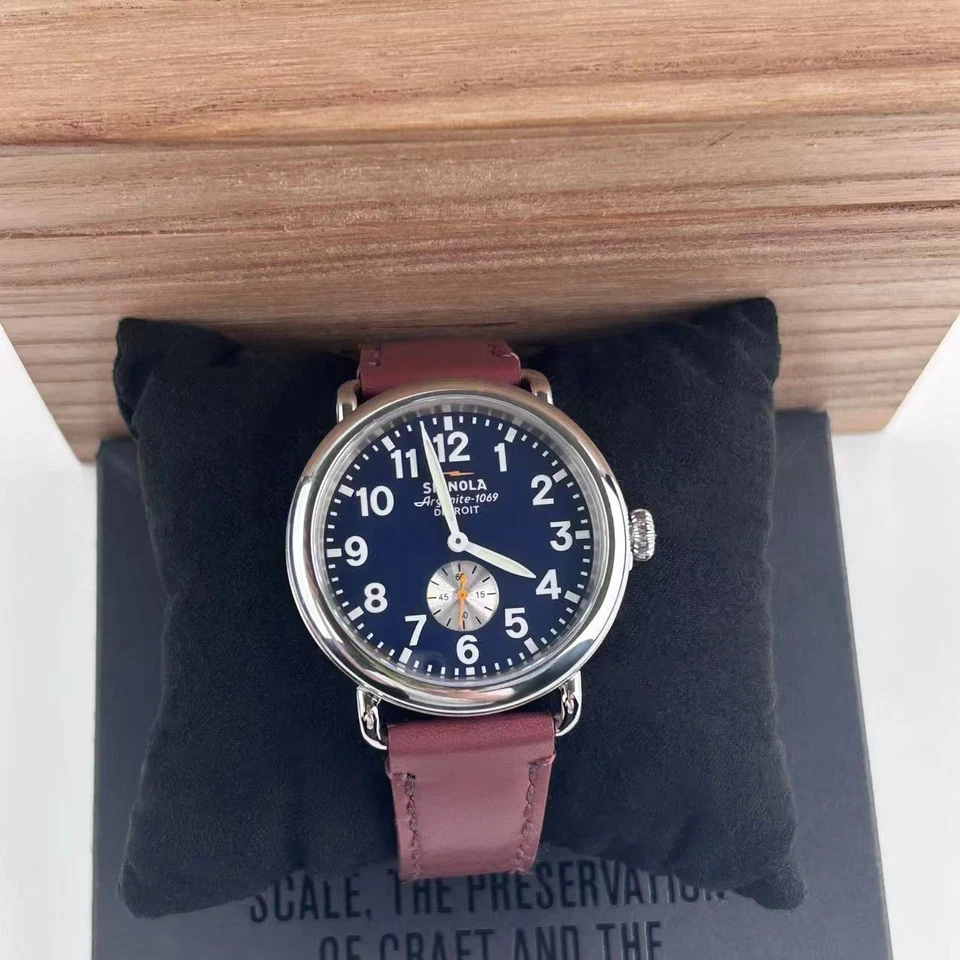Novo Relógio de Quartzo Masculino Shinola The Runwell 41mm Mostrador Azul Pulseira de Couro Cattail - Imagem 2 de 4