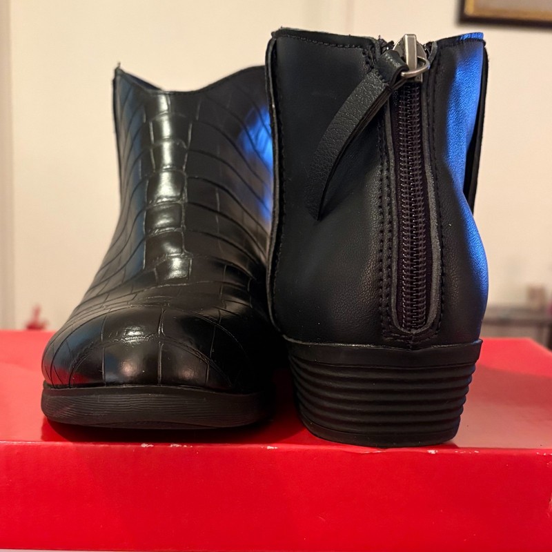 New True Craft Black Ankle Boots (Size 8 Medium) Never Worn with Original Box