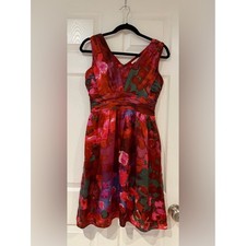 Vibrant Silk Floral Fit & Flare Sleveless V-Neck Banana Republic Size 4 Dress
