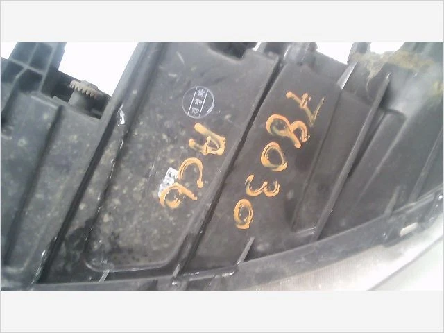 Rechter Gebraucht-Scheinwerfer SSANGYONG RODIUS Phase 1 - 270 XDI 164 PS - Bild 4 von 4