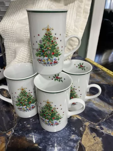 Salem Christmas Eve Set Of Four Coffee Cups.Gold And Green Trim
