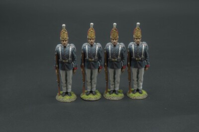 Thomas Gunn GW105B 1. Garde Grenadiere (4 x Figuren auf Grassockel)