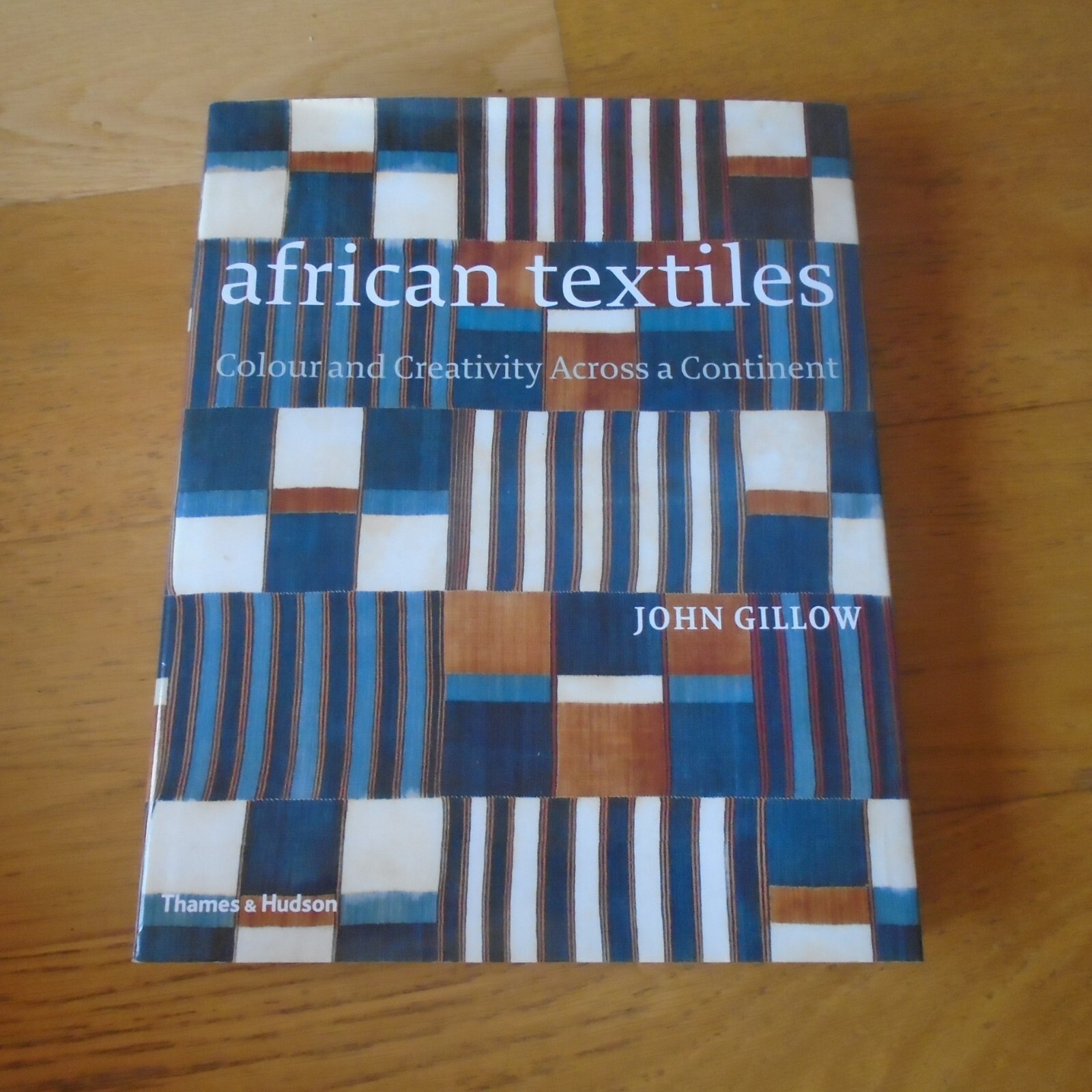 African Textiles Colour and Creativity Across a Continent John Gillow Hardback