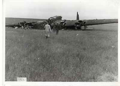Original Pressefoto 2.WK Sowjetisch Russisches Flugzeug von italienischen Truppen abgeschossen