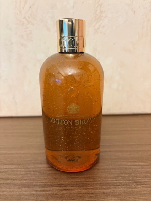Molton Brown Mesmerising Oudh Accord & Gold - Bath & Shower Gel