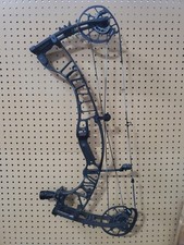 Hoyt Ventum 30 70lb LH 30-28.5 Blackout Compound Bow Right Handed