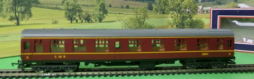 Lima Mk1 LMS Corridor Composite Coach 2257 Maroon OO Boxed 305312 (x) | Condition: Used