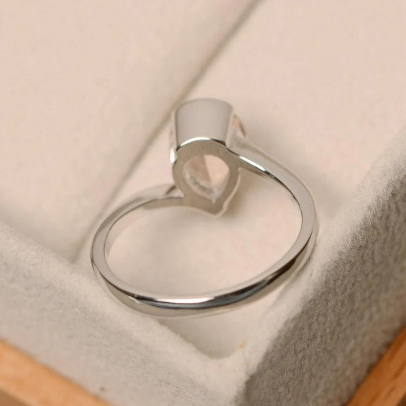 Anillo de cumpleaños de diamantes y morganita natural pera de 2,00 quilates de oro blanco de 14 quilates talla 6 Foto 3 de 4