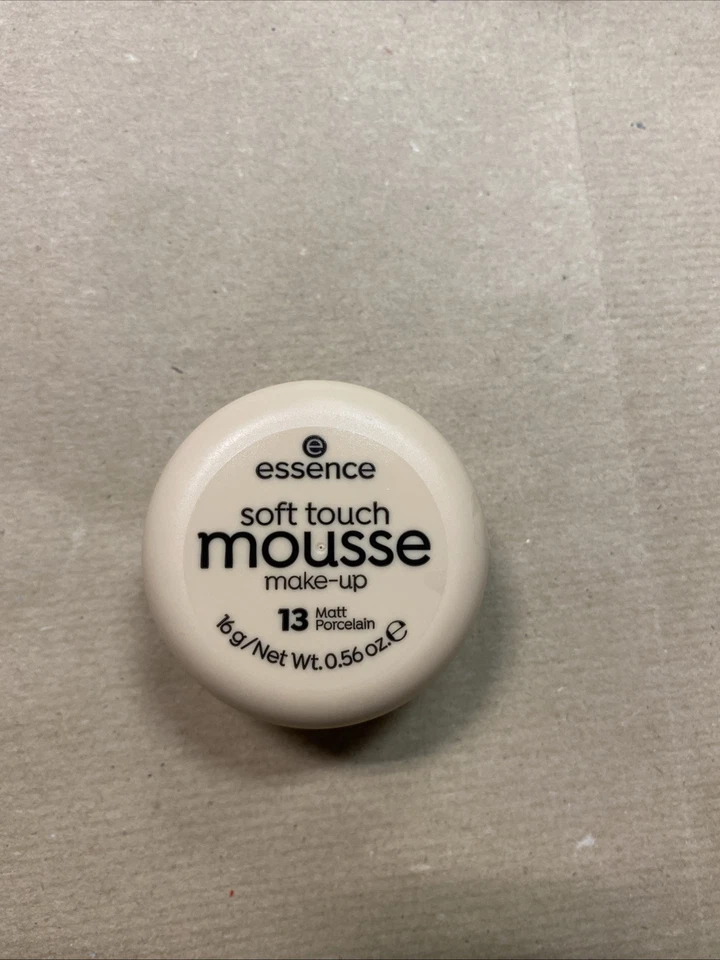 Essence Soft Touch Mousse Make-up. 13 Matt Pircelain 16 g