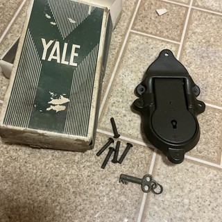 Vtg Antique Yale Metal Replacement Trunk Lock & Key Hardware Parts