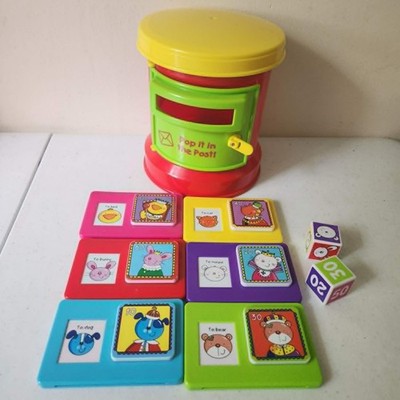 ELC Pop It In The Post Set Briefkasten Briefe Postbote Spiel Spielzeug