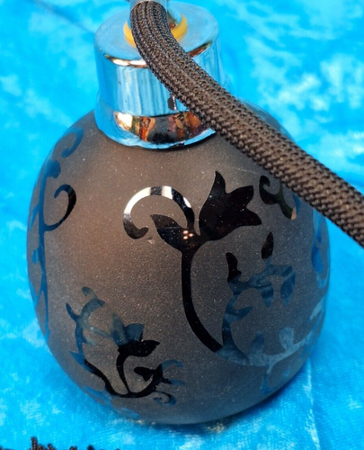 Matte Black Perfume Bottle Pyramid W/ Atomizer Frosted Glass 4.5" H - Afbeelding 5 van 8