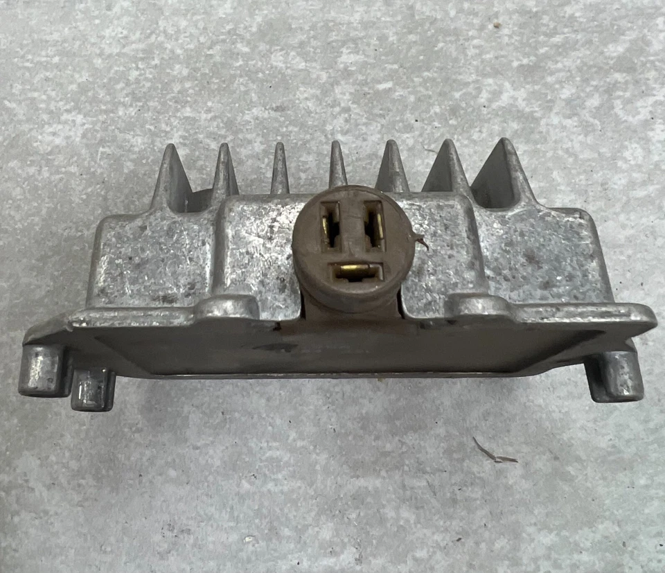 Regulador de voltaje del alternador Ace Electric Co 6CA VR-1764 32 voltios Foto 2 de 3