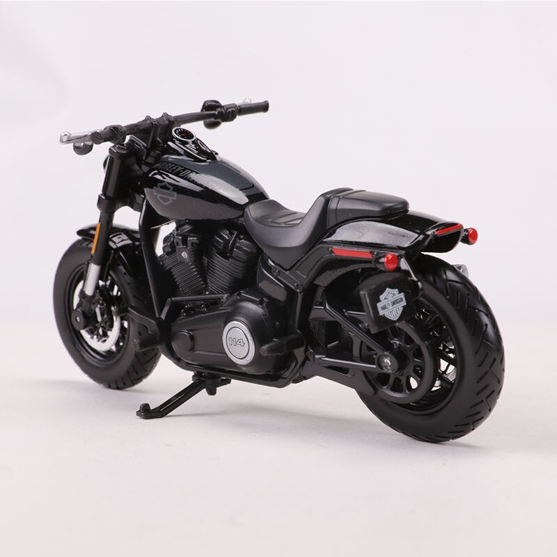 Modellino Moto 1:18 Harley Davidson Fat Bob 114 2022 – Pressofusione Da Collezione Con Dettagli Realistici