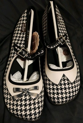 NEW Hot Chocolate Design Mary Jane Chocolaticas Mrs. Pepper Women's Sz 12 / 42