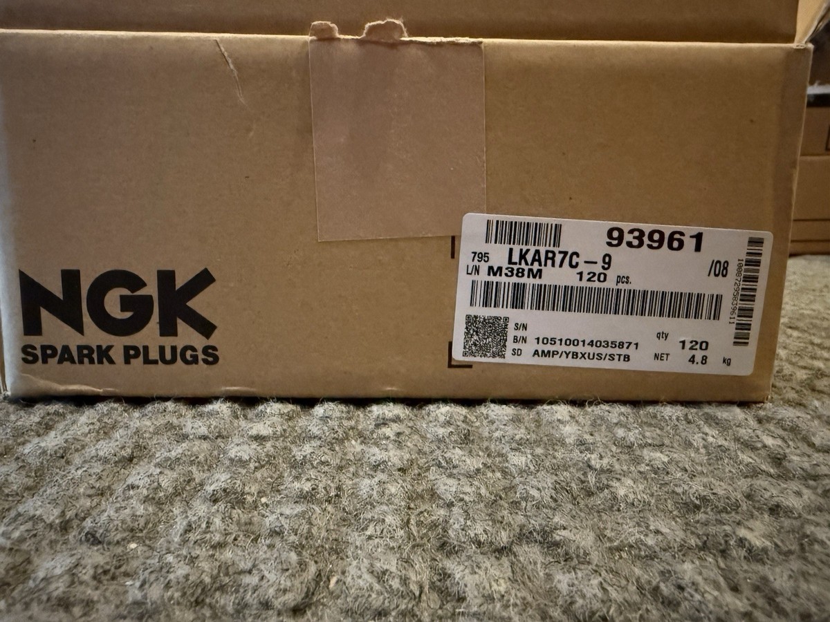 NEW NGK Spark plug LKAR7C-9 NGK 93961 Mercury # 8M0135348 33