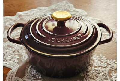 Rare Le Creuset Cocotte Rond 18cm Fig with Gold Knob Almost Unused