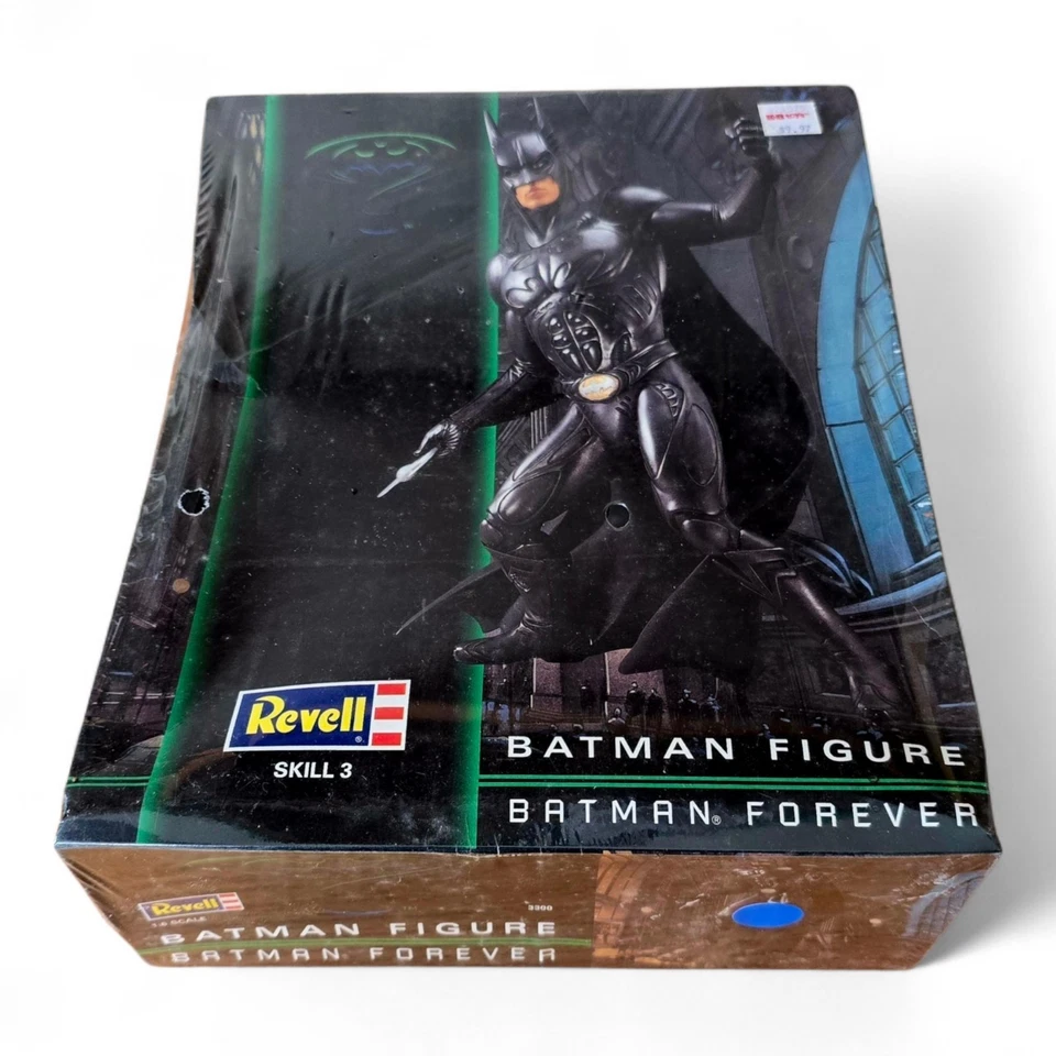 1995 Revell Batman Figure, Batman Forever 1:6 Scale Kit 3300 New In Sealed Box  - Image 4 of 4