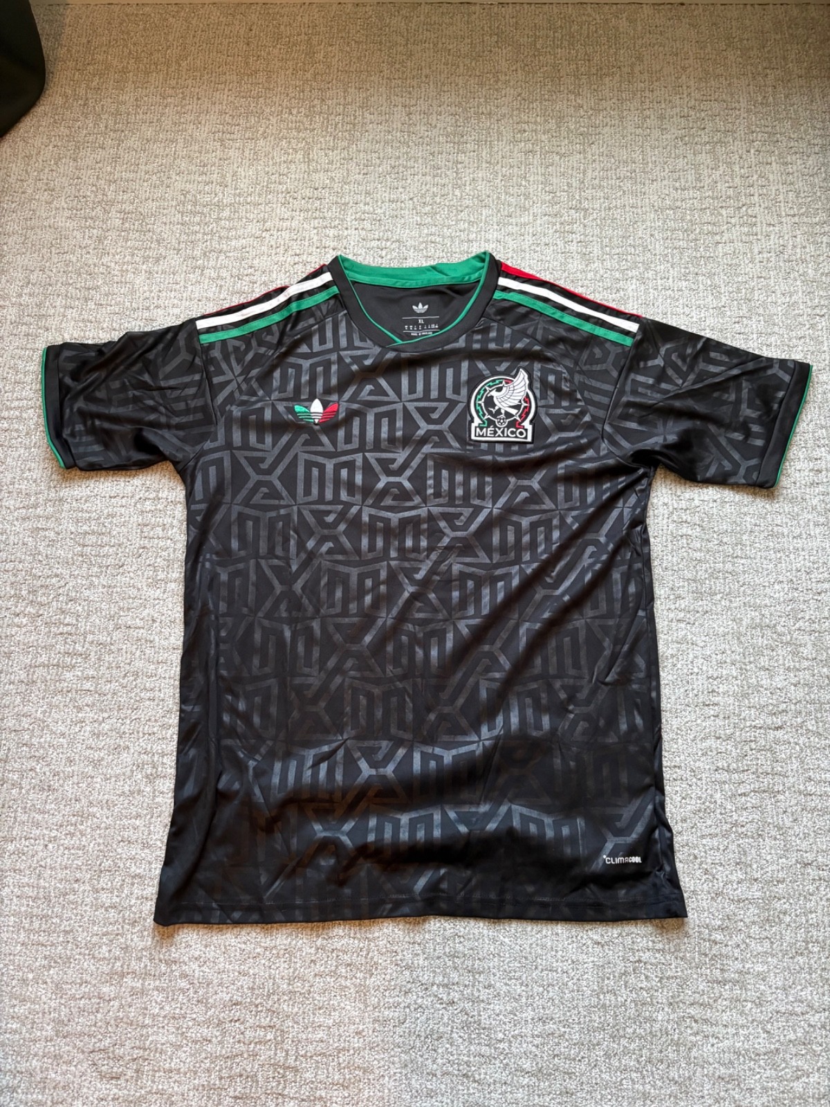 Mexico 2026 Black Fan Version Soccer Jersey XL (RUNS SMALL) (NO Returns)