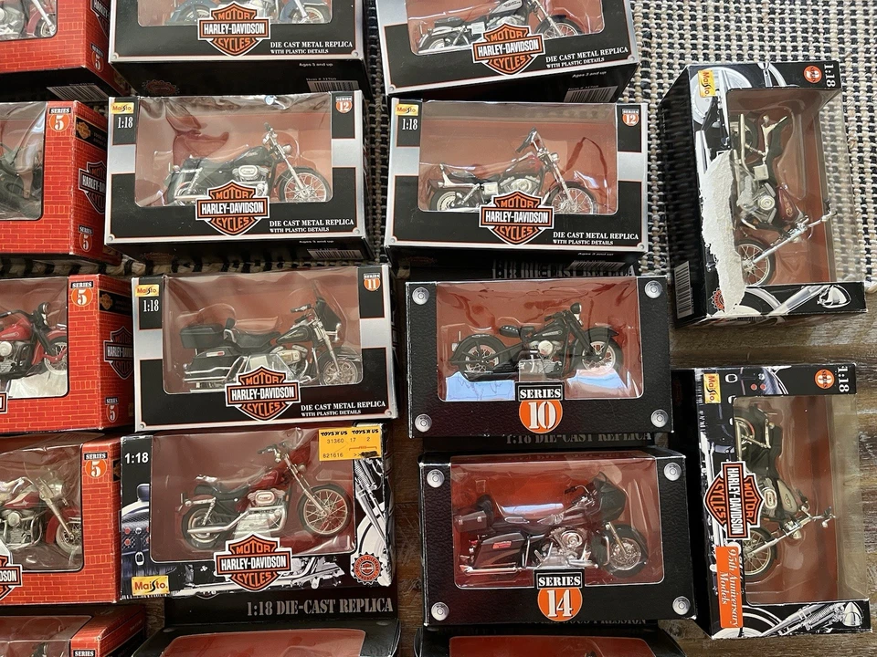 Lot of 20 Harley-Davidson Maisto 1:18 Die-Cast Motorcycles – Series 5–15 - Image 2 of 4