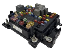 15201930-02 Chevy 2003 2006 Silverado Fuse Box Engine Bay 2004 2005 1500 OEM