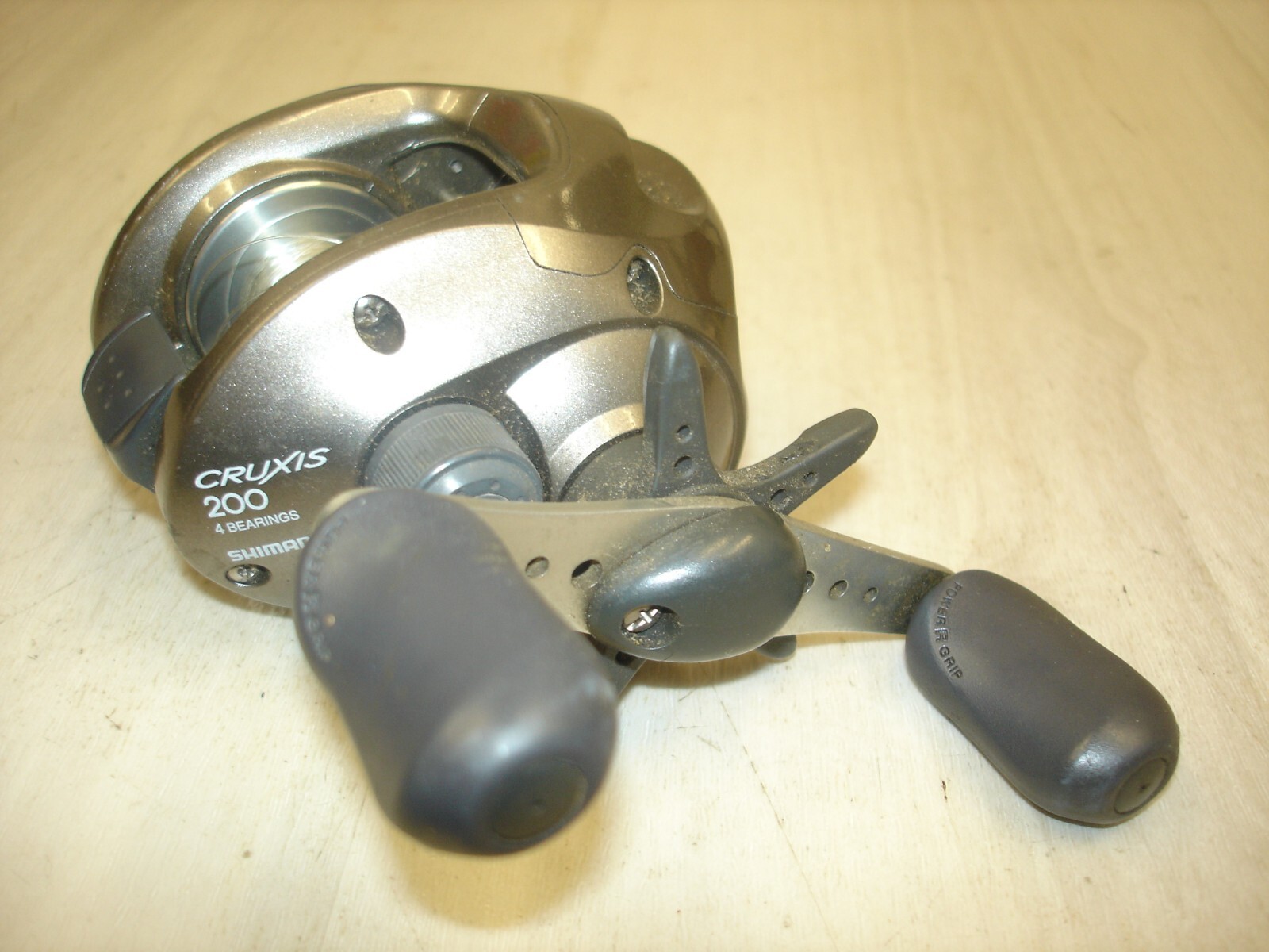 Shimano Bait casting Fishing reel Cruxis 200 Right Hand