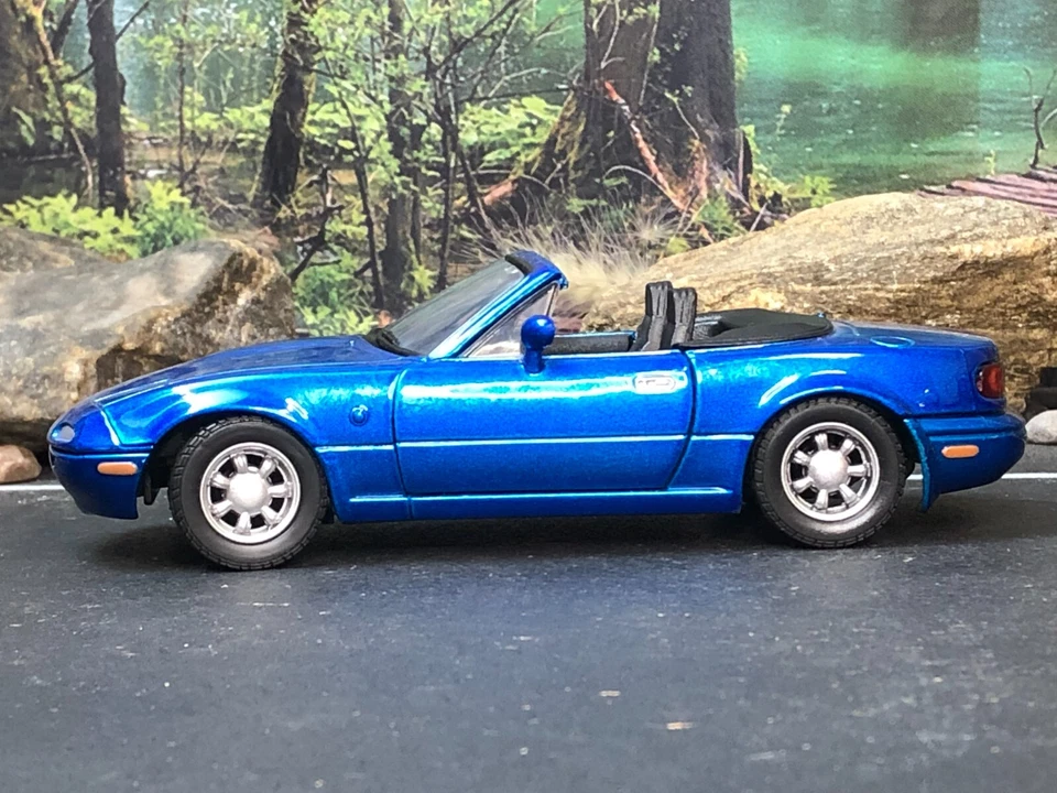 Imperfect 1:24 Motormax Diecast Car BLUE MAZDA MX-5 MIATA CONVERTIBLE No Box - Image 2 of 4