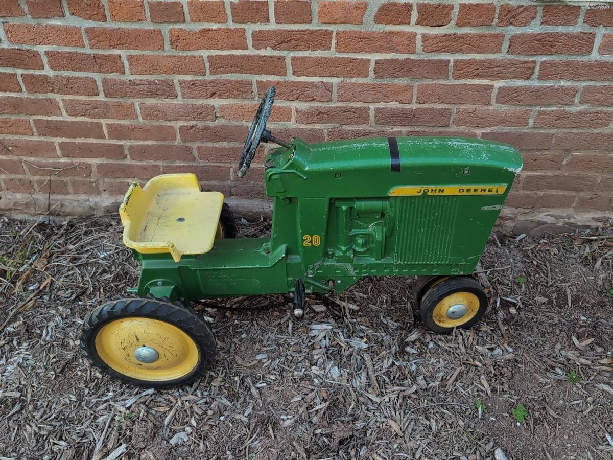 Ertl John Deere 20 Pedal tractor D65 Original