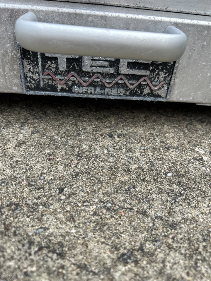 Grelhador a gás propano infravermelho portátil TEC Grills Cherokee FR 23 polegadas - Imagem 3 de 4