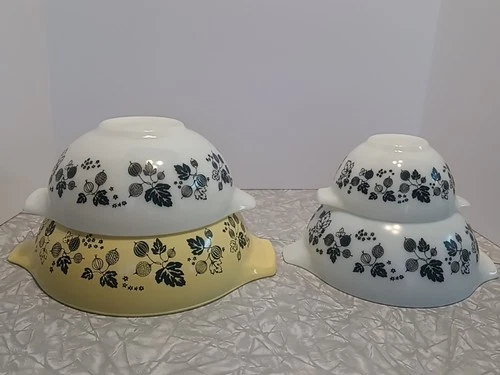 4 Vintage PYREX GOOSEBERRY-yellow white black-Cinderella Nesting Mixing Bowl Set