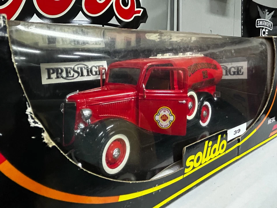 Solido Prestige Metal Ford Citerne Providence RI Fire Department 1:18 Model - Image 3 of 4