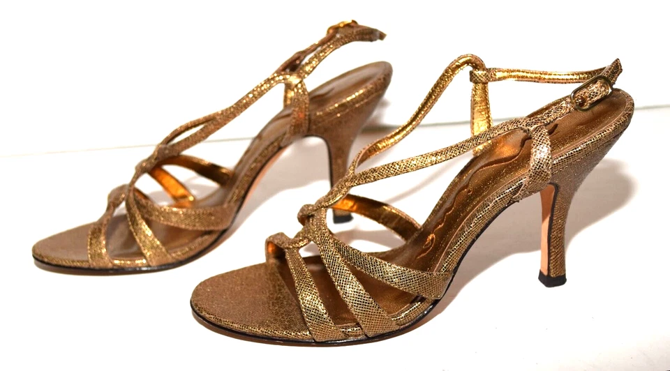 Tacones Nina Gold Metallic con tiras punta abierta hebilla ajustable talla 6 M Foto 3 de 4