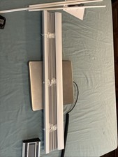 Biała winylowa mini żaluzja 30,5 x 60 cali 1 sztuka zawiera okucia. Świetnie używany.