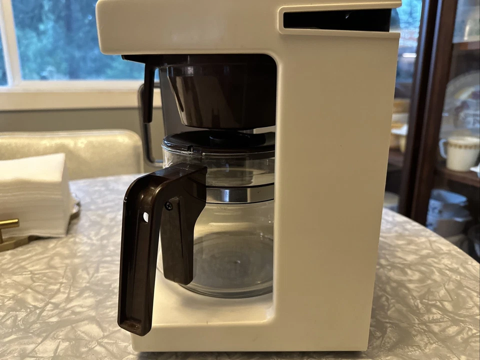 VTG HAMILTON BEACH 12-CUP SPACE SAVER UNDER CABINET COFFEE MAKER - WORKS! - Image 2 of 4