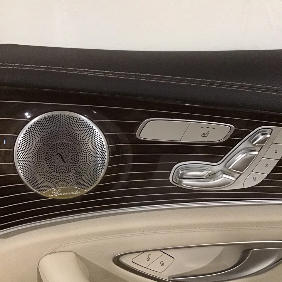 Panel interior de la puerta del lado del pasajero delantero derecho Mercedes Benz E300 2017-2019 Foto 3 de 4