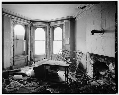 5. INTERIOR VIEW OF BAY WINDOW AND TYPICAL ROOM - Brick Commercial &