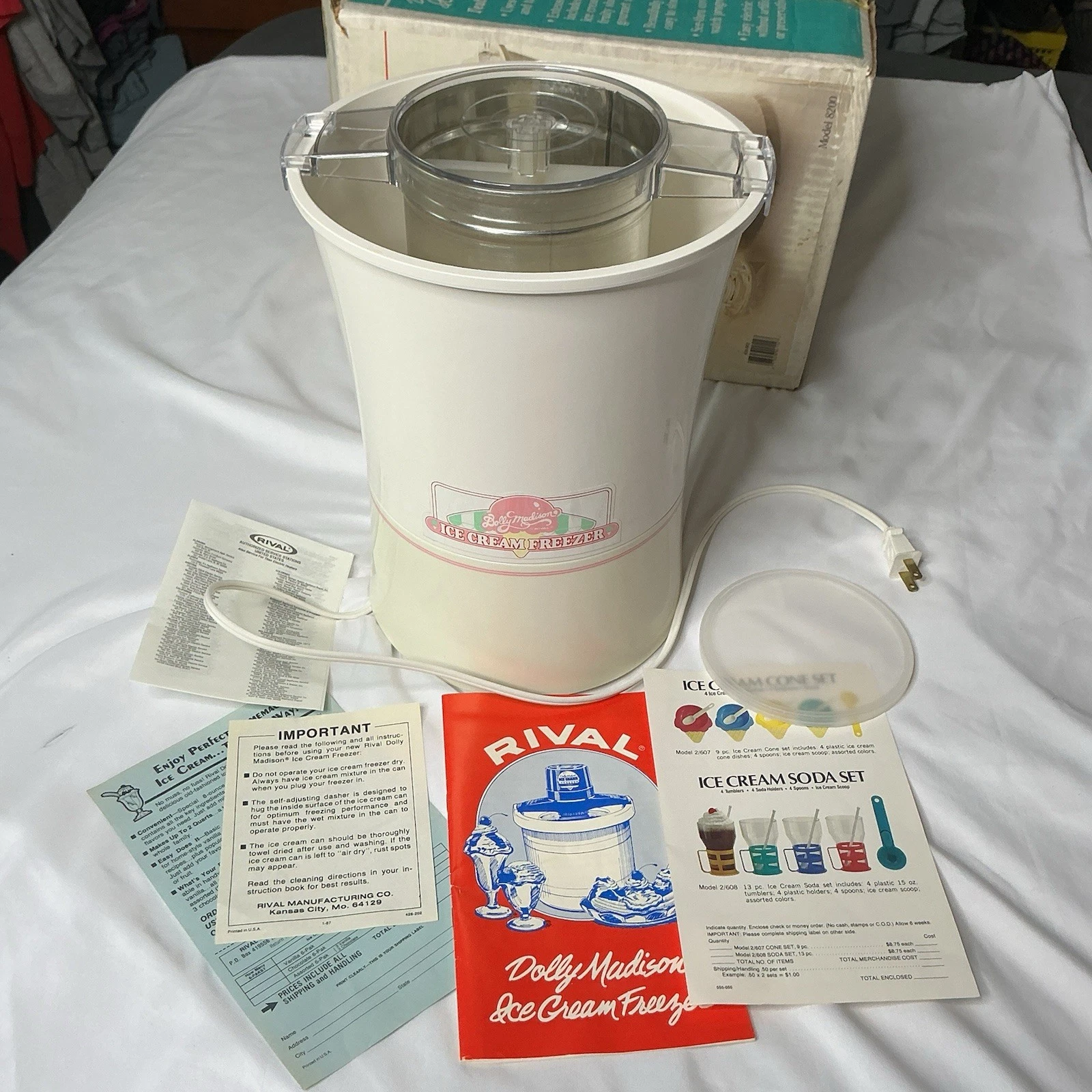 Rival Dolly Madison ice cream freezer model 8200 vintage Tested Working
Opens in a new window or tab