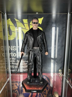 Hot Toys 1/6 Terminator 2: Judgement Day T-800 (2.0) Figure