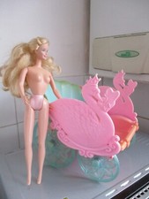 Schwanensee Odette mit rosa Kutsche Barbie Puppe Vintage 2003 ..