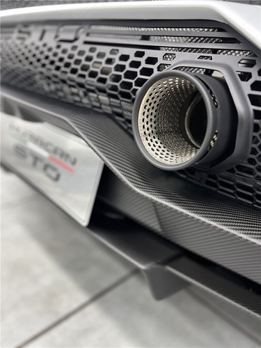 Dry Carbon OE Style Rear Diffuser Lip For 2021-2023 Lamborghini Huracan STO - Picture 5 of 15